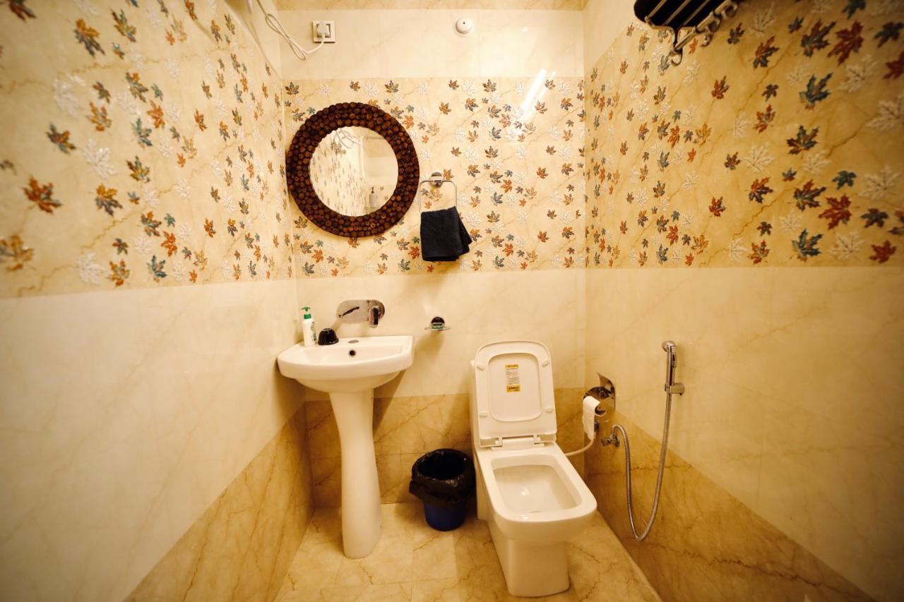 ホテル The Location, A Penthouse デヘラードゥーン エクステリア 写真