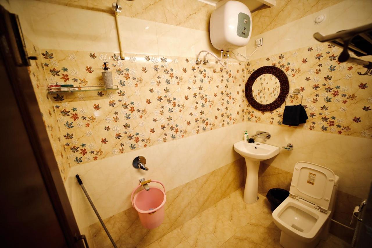 ホテル The Location, A Penthouse デヘラードゥーン エクステリア 写真