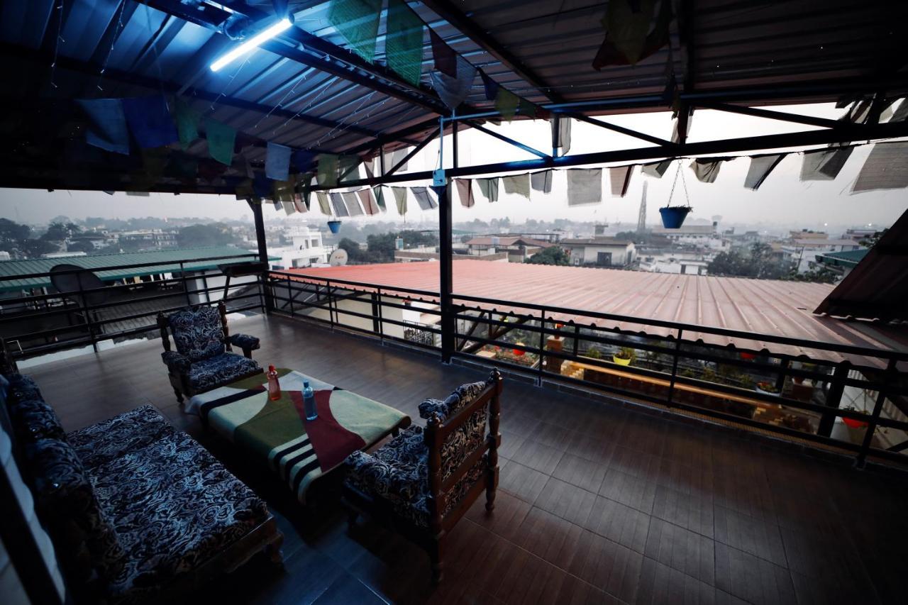 ホテル The Location, A Penthouse デヘラードゥーン エクステリア 写真