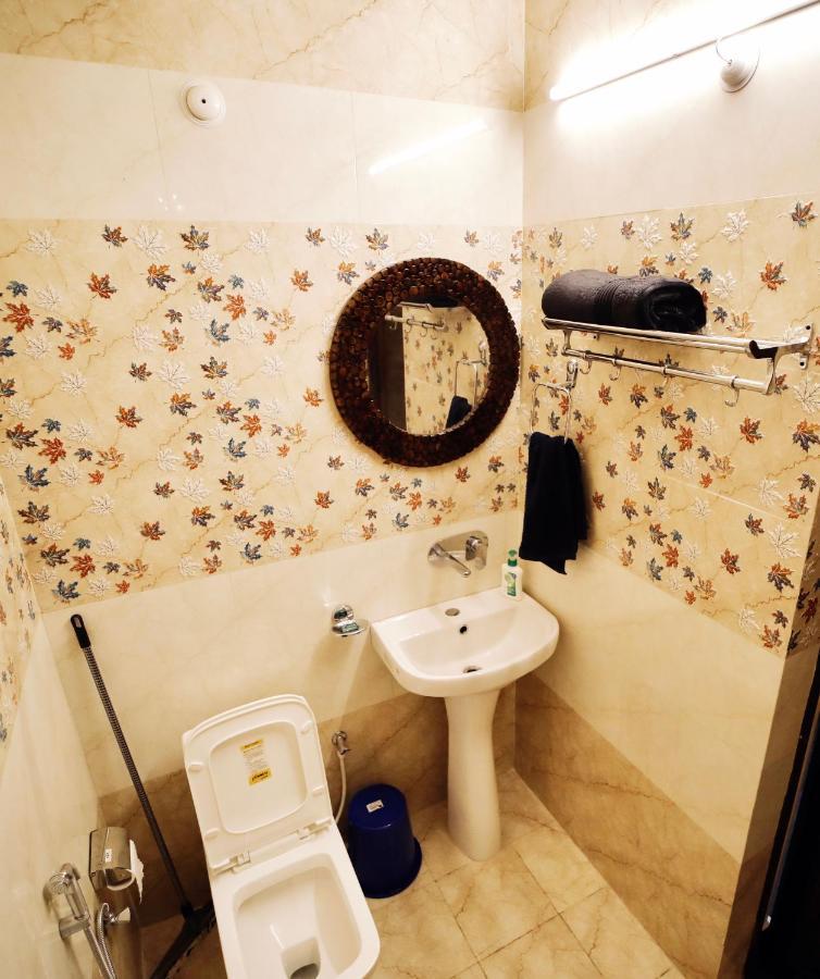 ホテル The Location, A Penthouse デヘラードゥーン エクステリア 写真